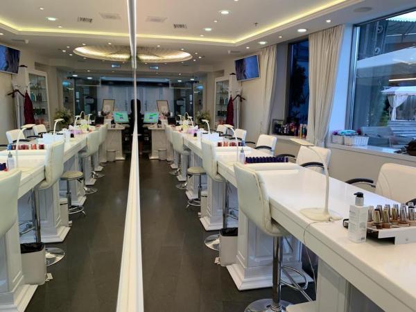 Готовый бизнес!  Продается действующий салон красоты площадью 196 м2,  д.  Жуковка,  ТЦ Жуковка Плаза — фото 4